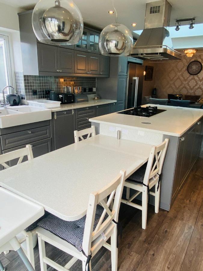 Hameway House- Stunning 4 Bedroom House With A Spacious Kitchen Ferienhaus London