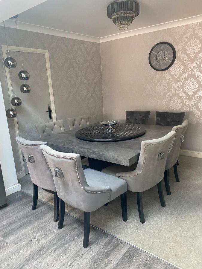Ferienhaus Hameway House- Stunning 4 Bedroom House With A Spacious Kitchen *